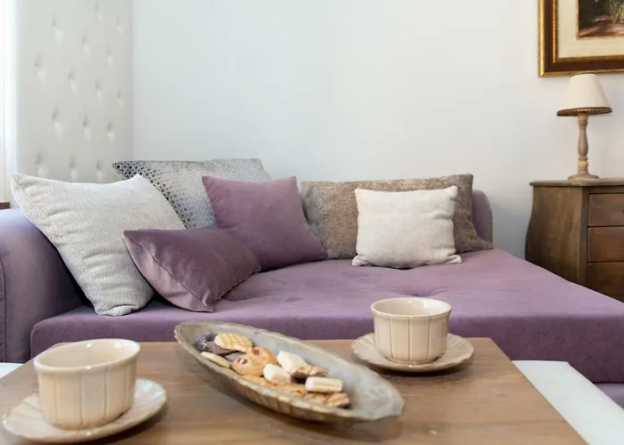 New, Stylish And Modern Central Studio, Free Parking